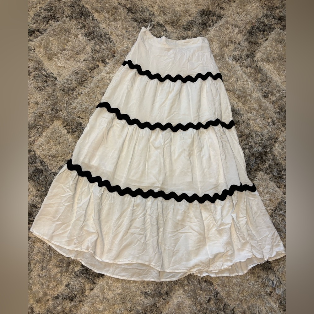 Elegant White and Black Tiered Skirt